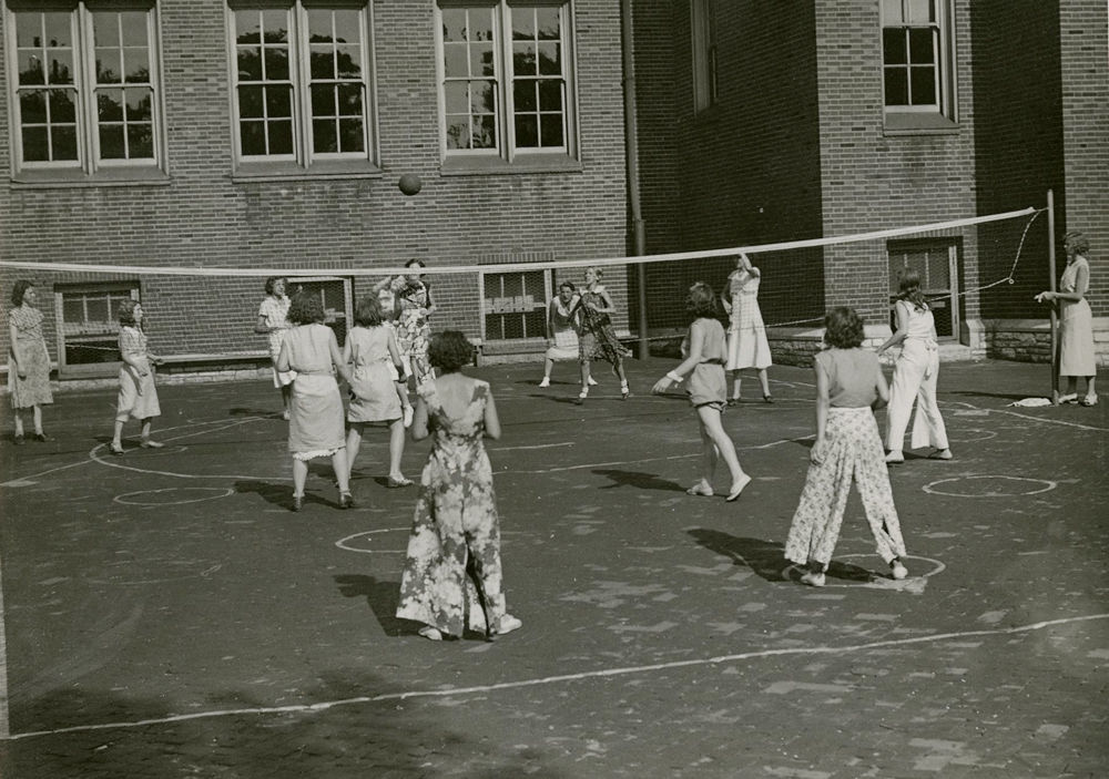 1932: Volleyball